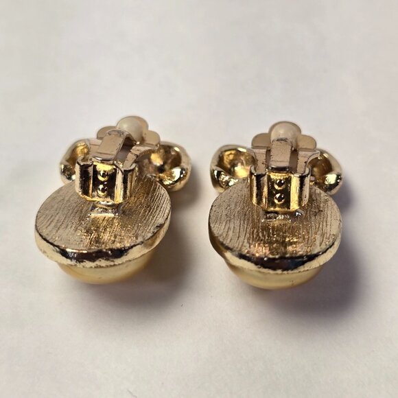 Vintage Gold Tone Bow Earrings Faux Pearl Cabochon Clip On 1980s Classic Glam - Picture 3 of 7